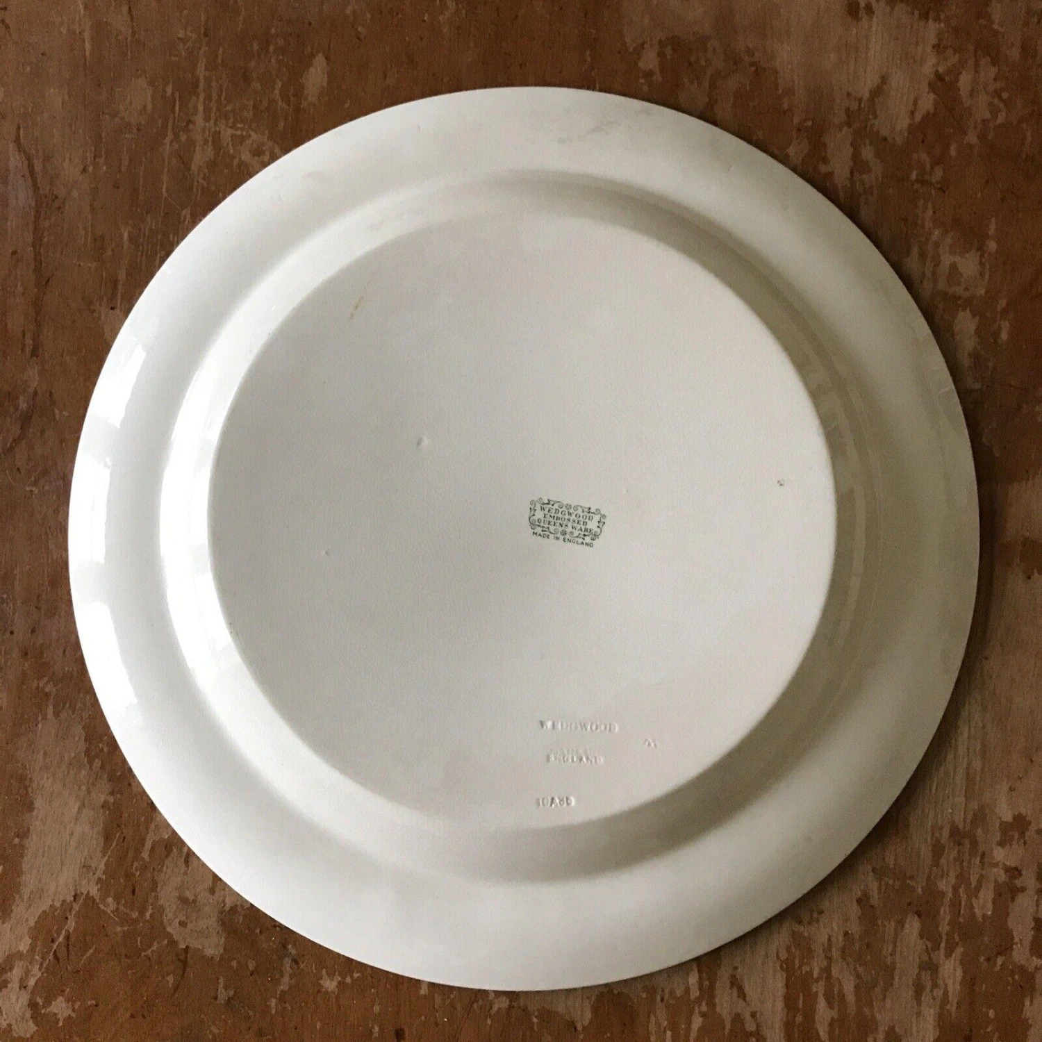 1950s Wedgwood Embossed Queensware Lavender On Cream Chop Plate 4 1950s Wedgwood Embossed Queensware Lavender On Cream Chop Plate - Image 2