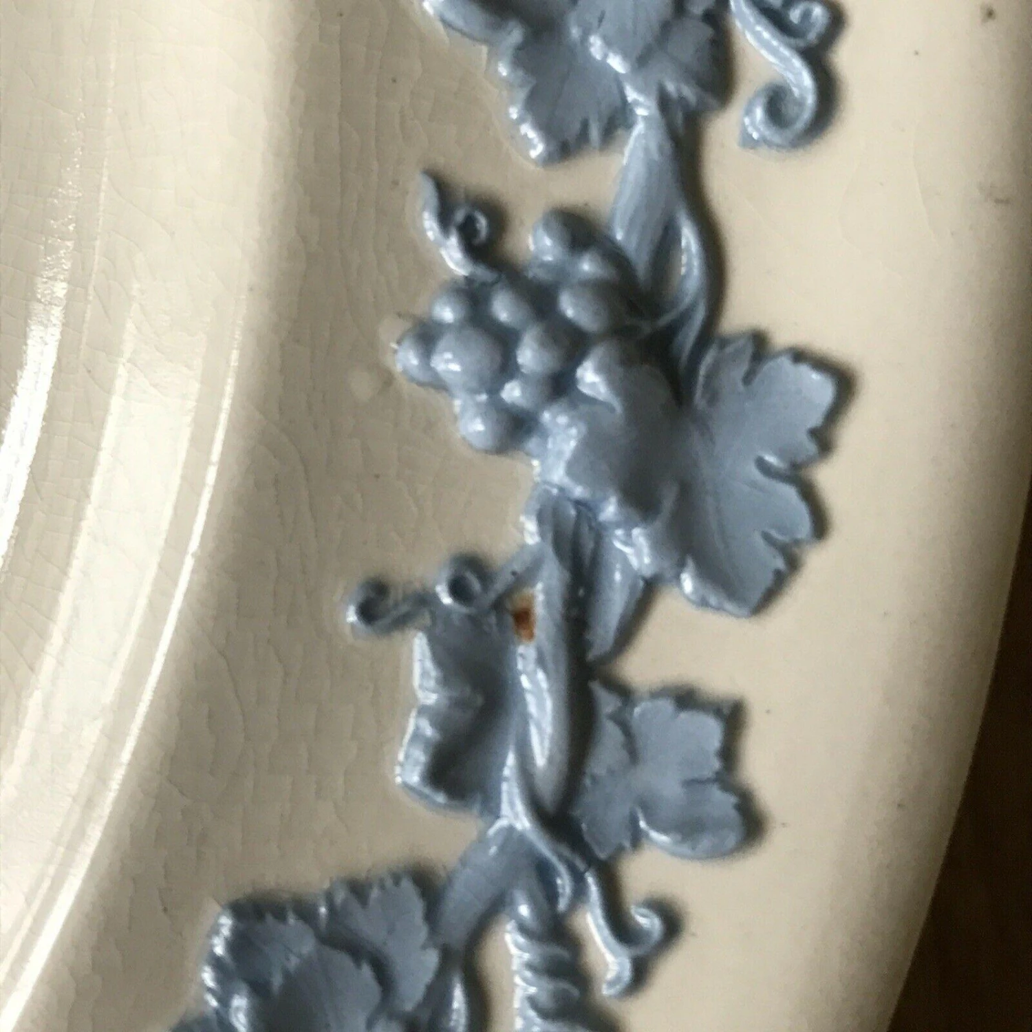 1950s Wedgwood Embossed Queensware Lavender On Cream Chop Plate 7 1950s Wedgwood Embossed Queensware Lavender On Cream Chop Plate - Image 5