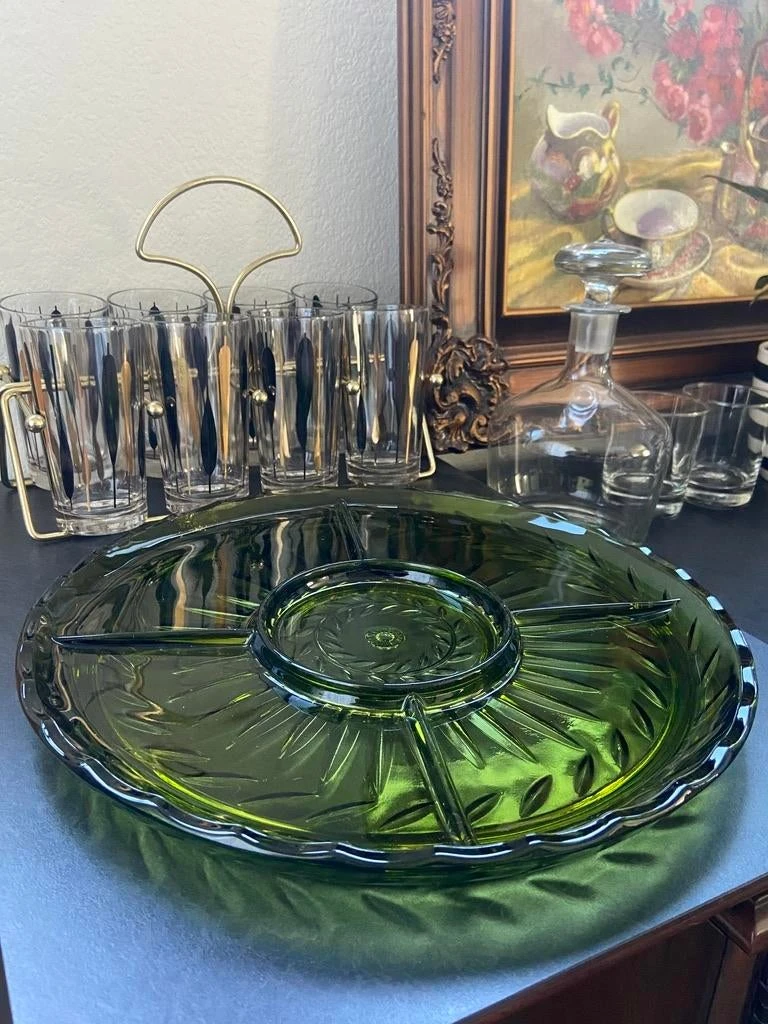 1960s Indiana Glass Green Party Platter 4 1960s Indiana Glass Green Party Platter - Image 2