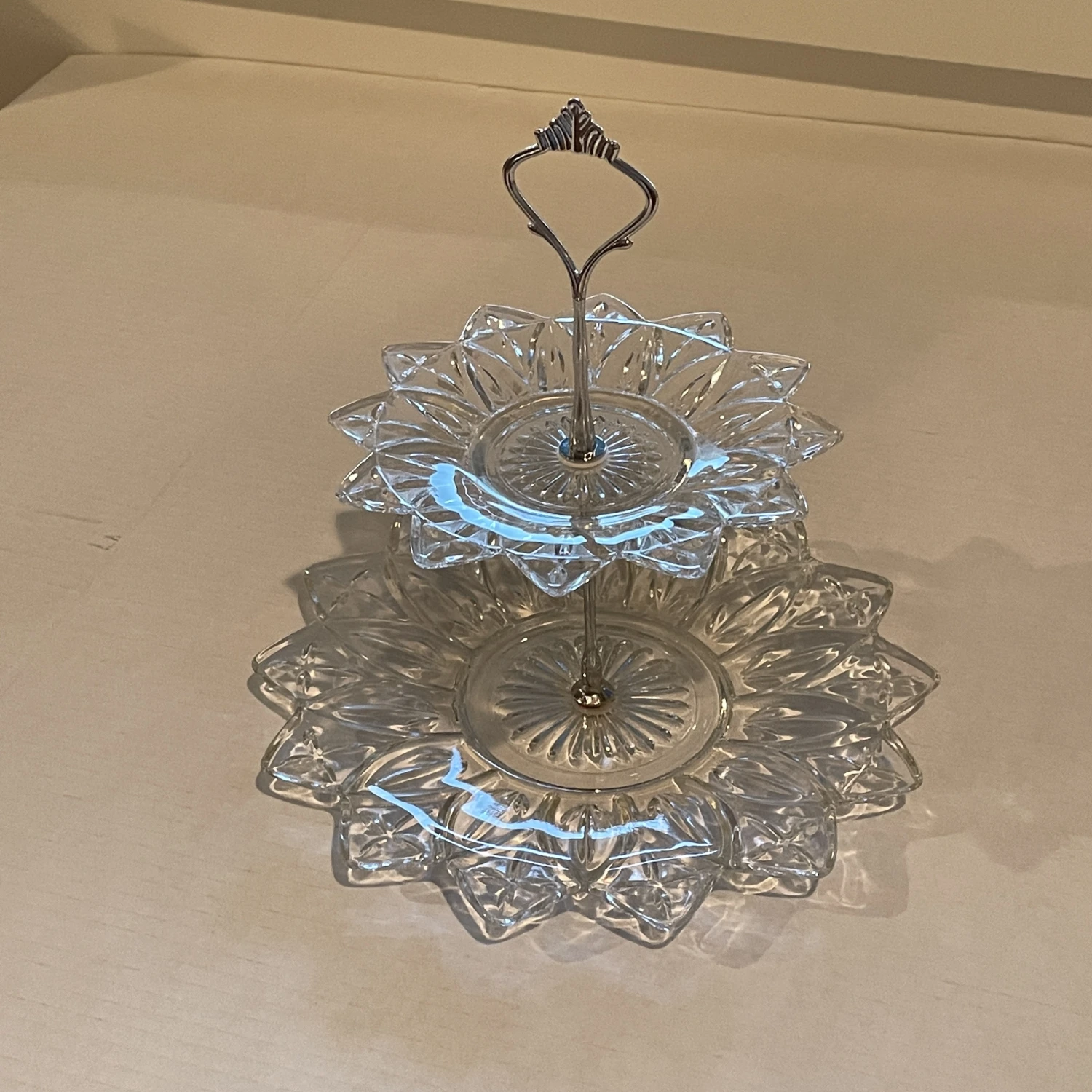 1960s Vintage Petal Flower 2 Tier Clear Pressed Glass Serving Tray 12 1960s Vintage Petal Flower 2 Tier Clear Pressed Glass Serving Tray - Image 10