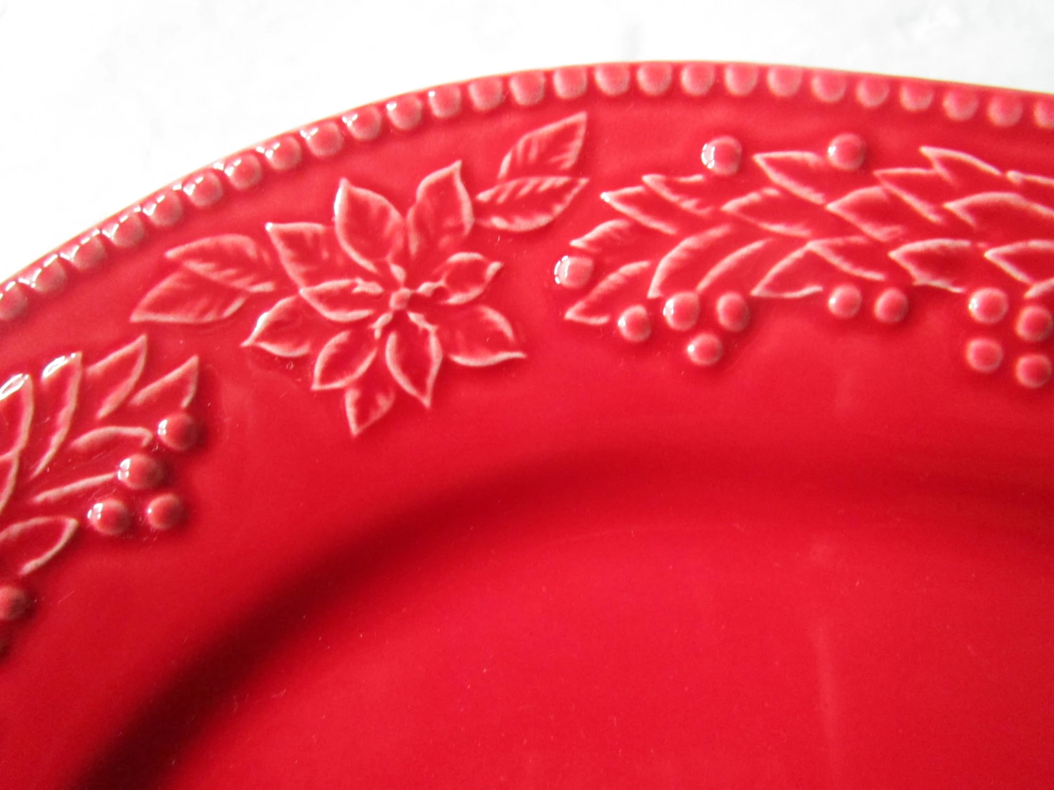1990s Bordallo Pinheiro Poinsettia Christmas Gloss Red Oval Serving Platter 7 1990s Bordallo Pinheiro Poinsettia Christmas Gloss Red Oval Serving Platter - Image 5