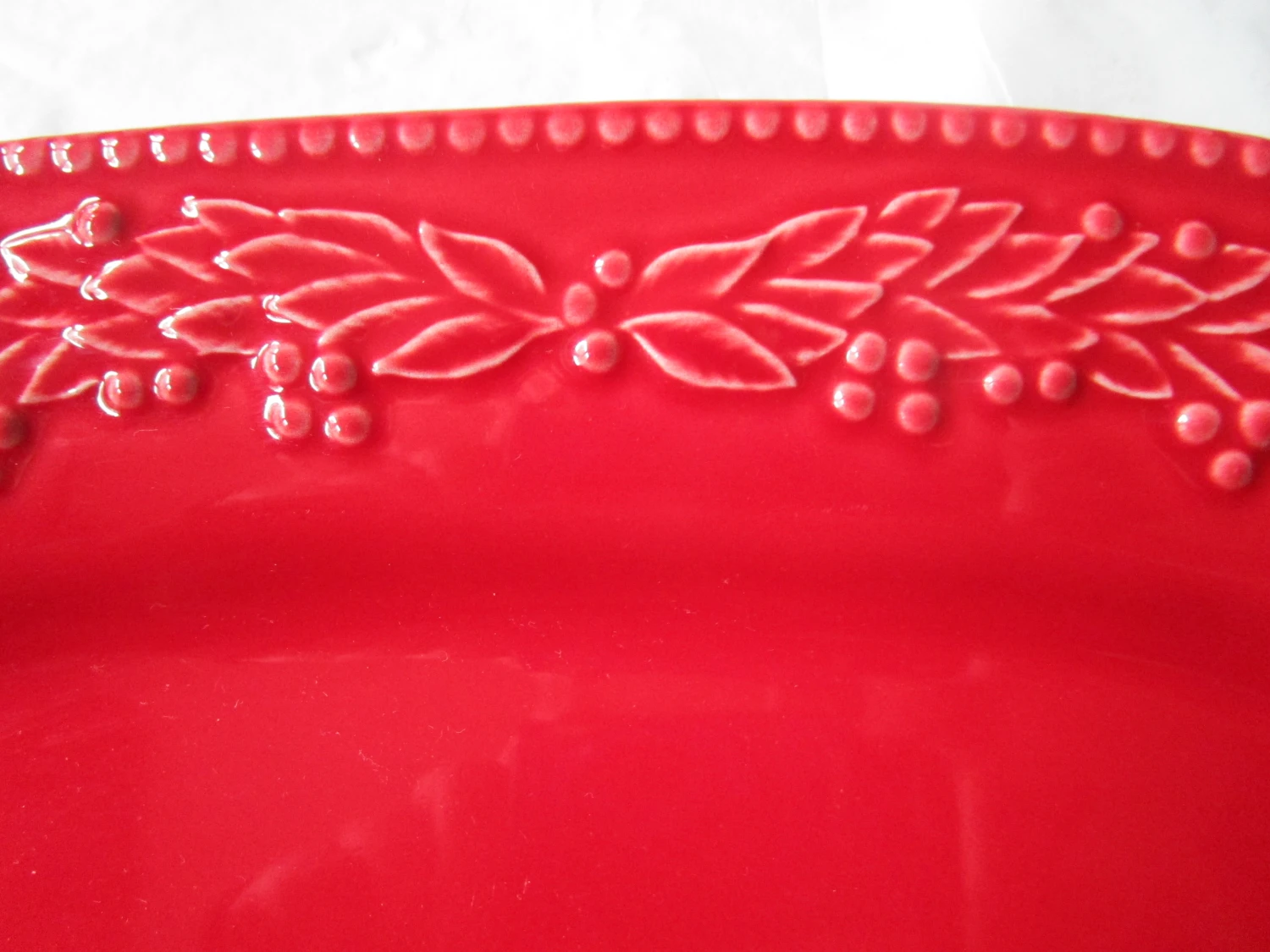 1990s Bordallo Pinheiro Poinsettia Christmas Gloss Red Oval Serving Platter 5 1990s Bordallo Pinheiro Poinsettia Christmas Gloss Red Oval Serving Platter - Image 3