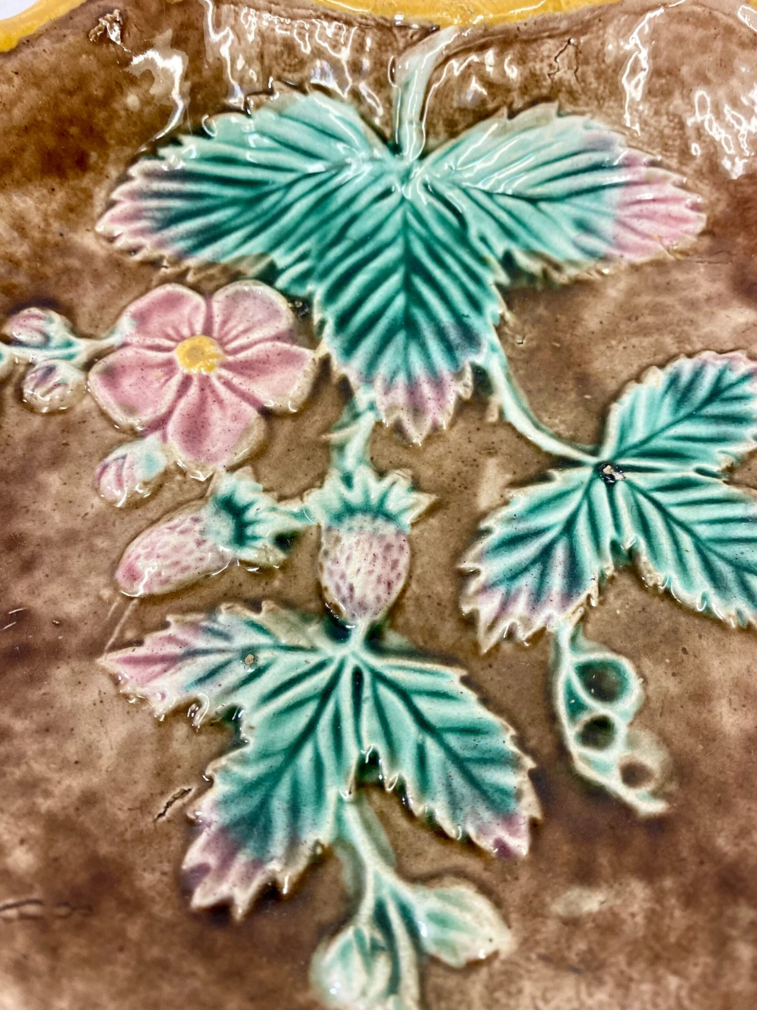 Antique Leaf Shaped Majolica Serving Dish /Plate Decorated With Strawberries & Foliage With Twig Handle - Circa 19th Century 5 Antique Leaf Shaped Majolica Serving Dish /Plate Decorated With Strawberries & Foliage With Twig Handle - Circa 19th Century - Image 3