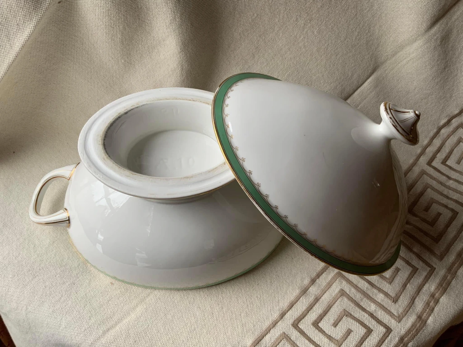 Early 19th Century Antique French Green & Gilt Porcelain Large Soup Tureen 8 Early 19th Century Antique French Green & Gilt Porcelain Large Soup Tureen - Image 6