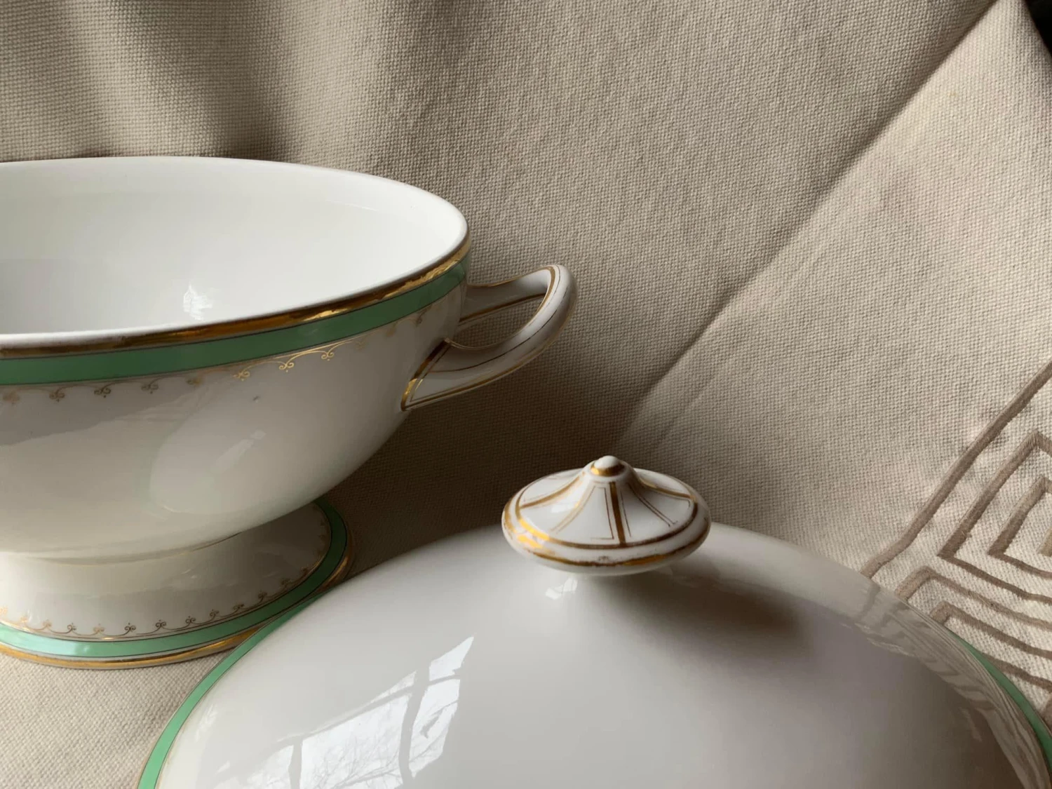 Early 19th Century Antique French Green & Gilt Porcelain Large Soup Tureen 12 Early 19th Century Antique French Green & Gilt Porcelain Large Soup Tureen - Image 10