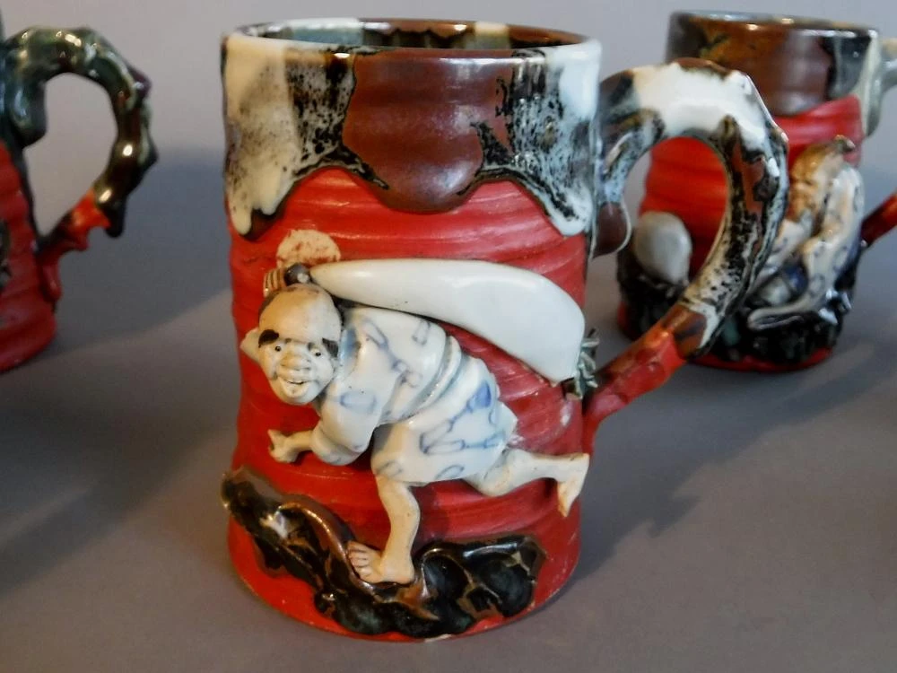 Japanese Sumida Gawa Pottery Tankard And 6 Mugs Artist Signed - 7 Pieces 10 Japanese Sumida Gawa Pottery Tankard And 6 Mugs Artist Signed - 7 Pieces - Image 8