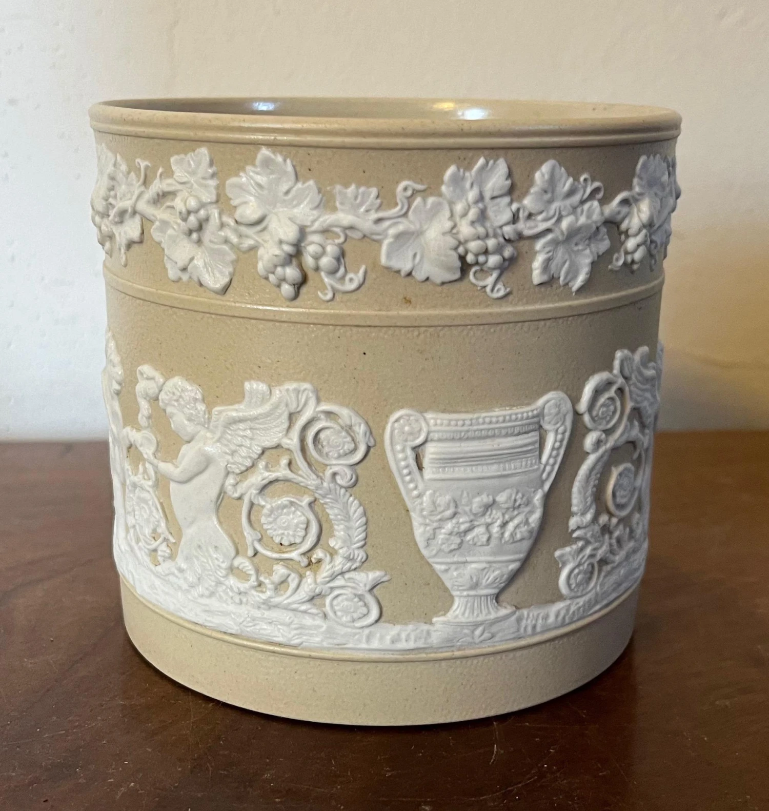 Large Antique Early 19th Century English Jasperware Porter's Mug Decorated With Griffons 6 Large Antique Early 19th Century English Jasperware Porter's Mug Decorated With Griffons - Image 4