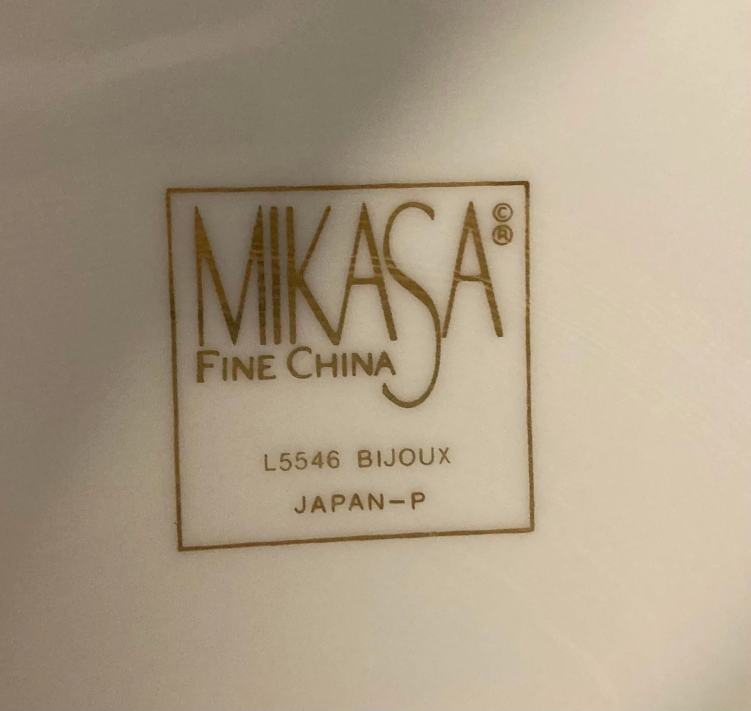 Late 20th Century Mikasa Fine China Midnight Pattern L5545 Bijoux Round Covered Casserole 9 Late 20th Century Mikasa Fine China Midnight Pattern L5545 Bijoux Round Covered Casserole - Image 7