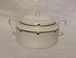 Late 20th Century Mikasa Fine China Midnight Pattern L5545 Bijoux Round Covered Casserole 17 Late 20th Century Mikasa Fine China Midnight Pattern L5545 Bijoux Round Covered Casserole -Lenox Shop late 20th century mikasa fine china midnight pattern l5545 bijoux round covered casserole 8453