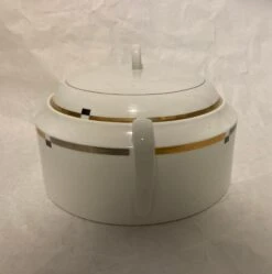 Late 20th Century Mikasa Fine China Midnight Pattern L5545 Bijoux Round Covered Casserole 11 Late 20th Century Mikasa Fine China Midnight Pattern L5545 Bijoux Round Covered Casserole -Lenox Shop late 20th century mikasa fine china midnight pattern l5545 bijoux round covered casserole 8958