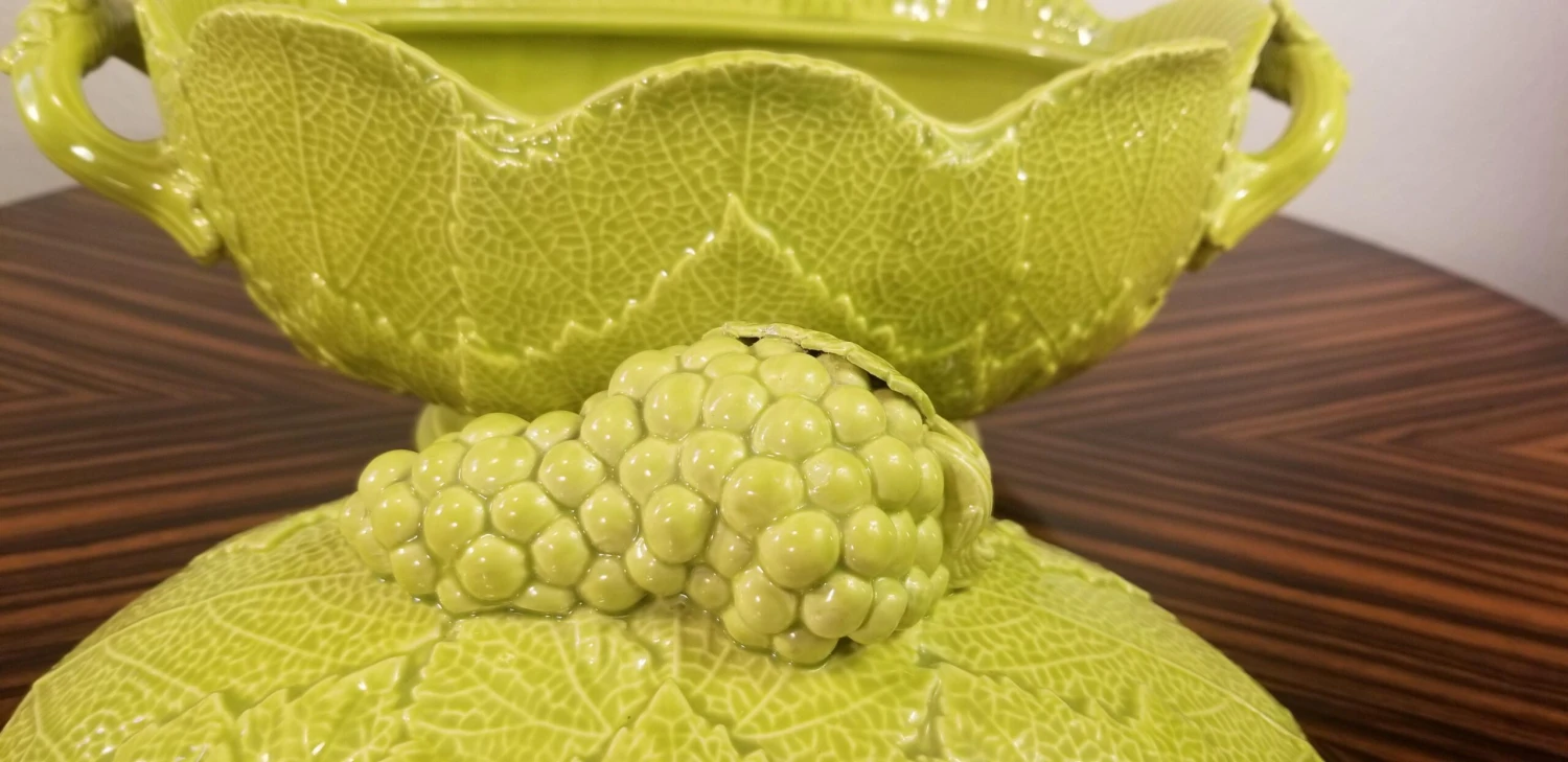 Mottahedah Cabbage Leaf Soup Tureen - Rare Vintage Collectors Item 5 Mottahedah Cabbage Leaf Soup Tureen - Rare Vintage Collectors Item - Image 3