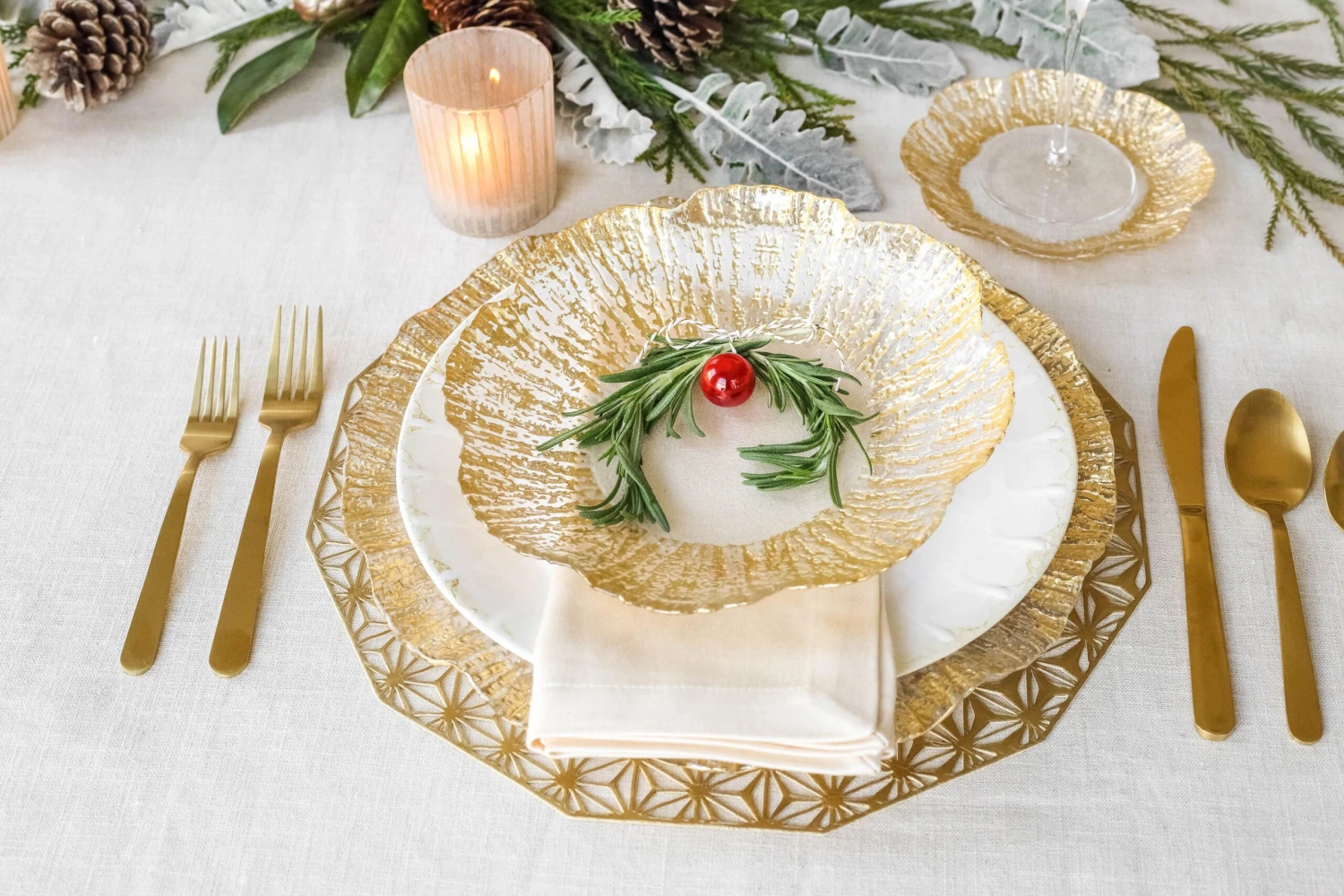 VIETRI Rufolo Glass Gold Small Shallow Bowl 4 VIETRI Rufolo Glass Gold Small Shallow Bowl - Image 2