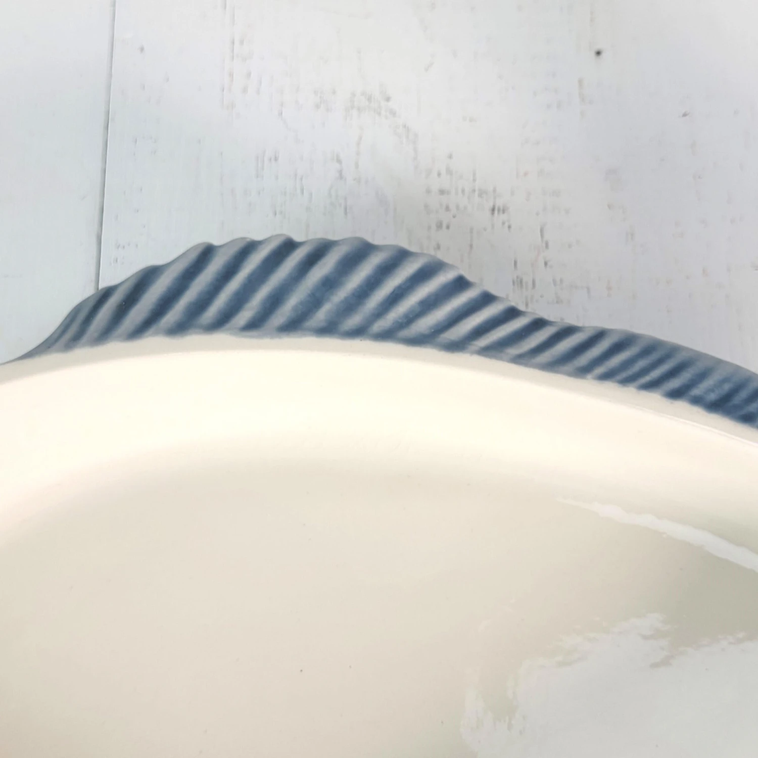 Vintage 2000 Secla Fish Shaped Serving Dish Portugal Pottery P.600 8 Vintage 2000 Secla Fish Shaped Serving Dish Portugal Pottery P.600 - Image 6