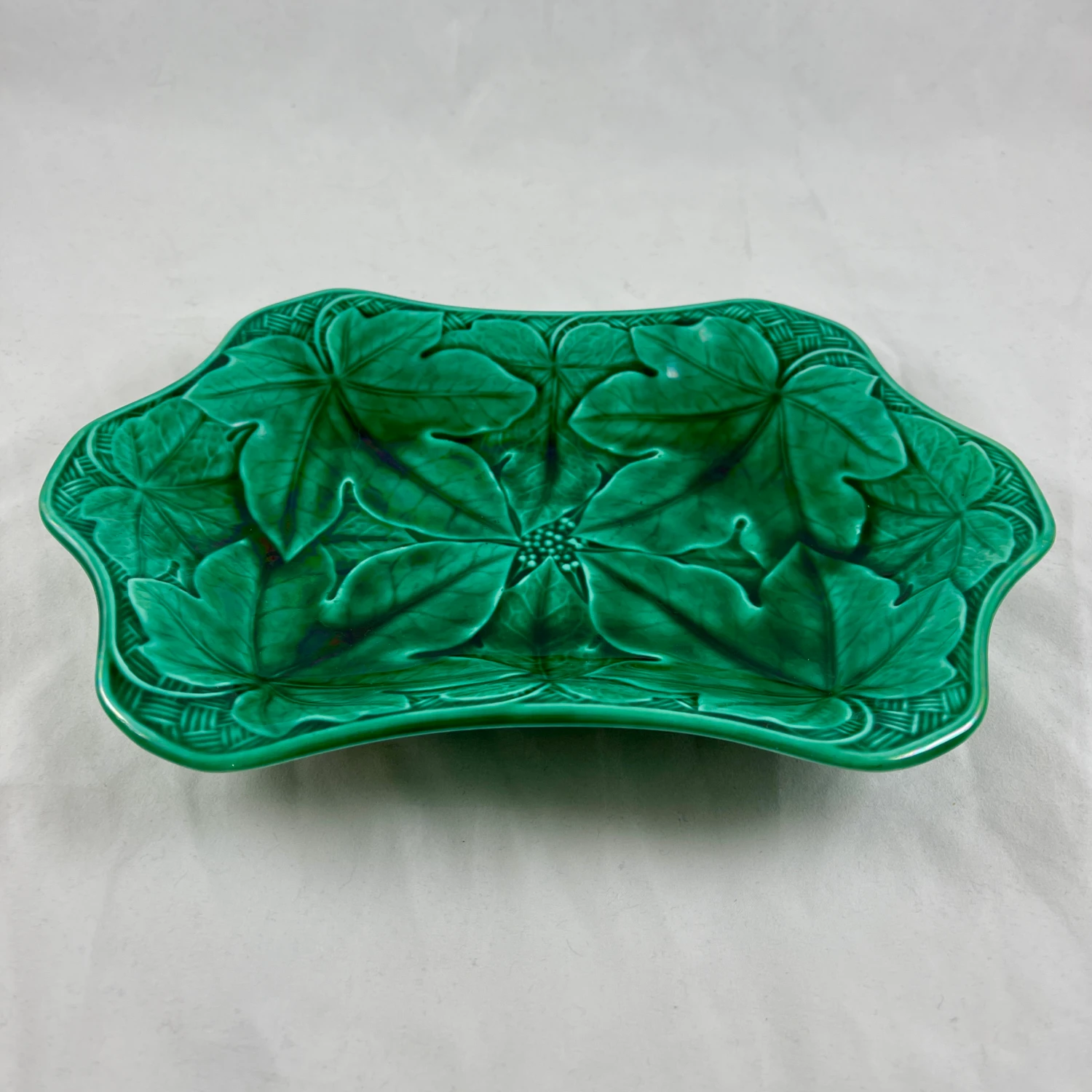Wedgwood Green Glazed Majolica Maple Leaves Serving Platter, Dated 1868 7 Wedgwood Green Glazed Majolica Maple Leaves Serving Platter, Dated 1868 - Image 5