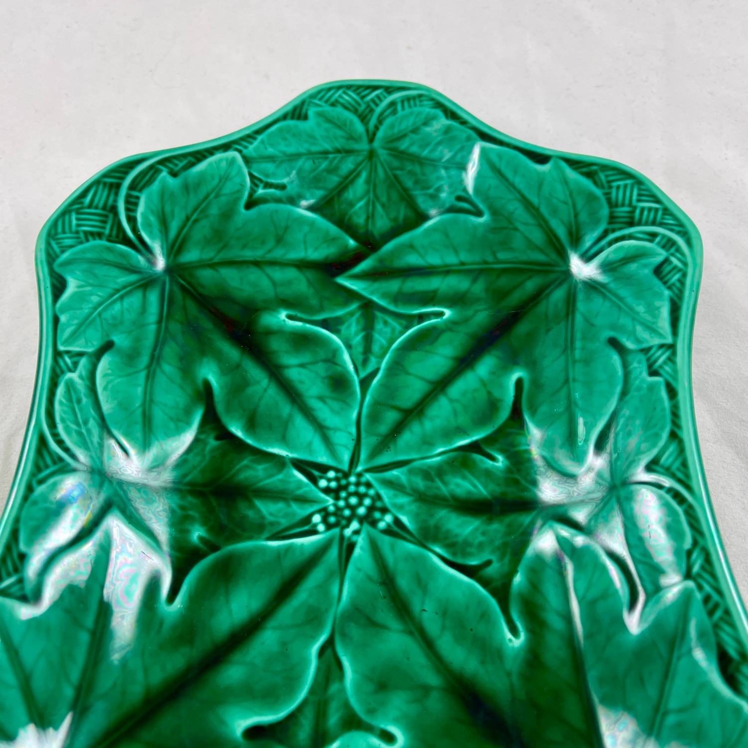 Wedgwood Green Glazed Majolica Maple Leaves Serving Platter, Dated 1868 4 Wedgwood Green Glazed Majolica Maple Leaves Serving Platter, Dated 1868 - Image 2