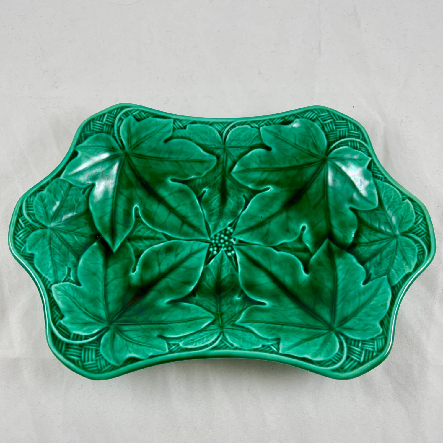 Wedgwood Green Glazed Majolica Maple Leaves Serving Platter, Dated 1868 6 Wedgwood Green Glazed Majolica Maple Leaves Serving Platter, Dated 1868 - Image 4